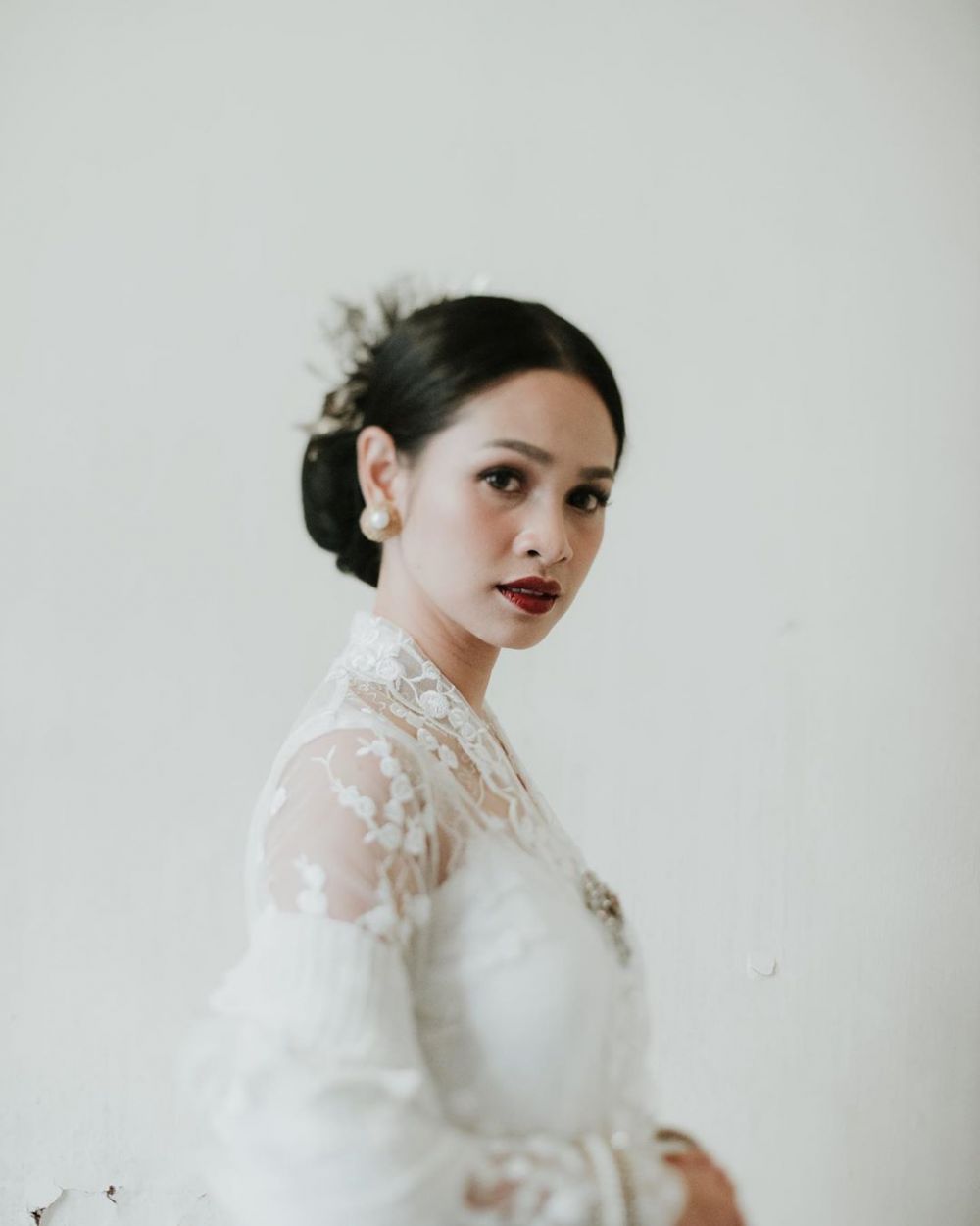 7 Penyanyi Tanah Air Seksi Dengan Pakaian Kebaya