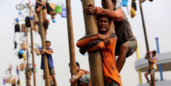 10 POTRET MOMEN MENJALANI LOMBA 17 AGUSTUS DENGAN PENUH ANTUSIAS