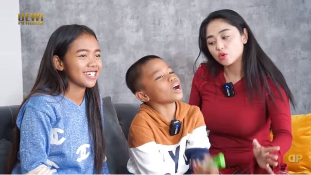 7 POTRET KEBERSAMAAN DEWI PERSSIK DAN ALWIANSYAH