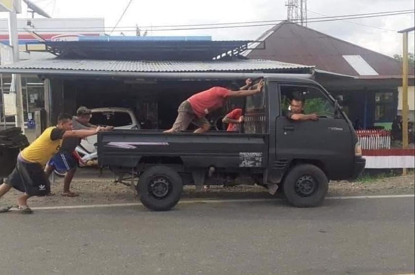 CUMA DI INDONESIA! 10 POTRET KELAKUAN ORANG NUMPANG INI BIKIN KAMU AUTO SENYUM LEBAR