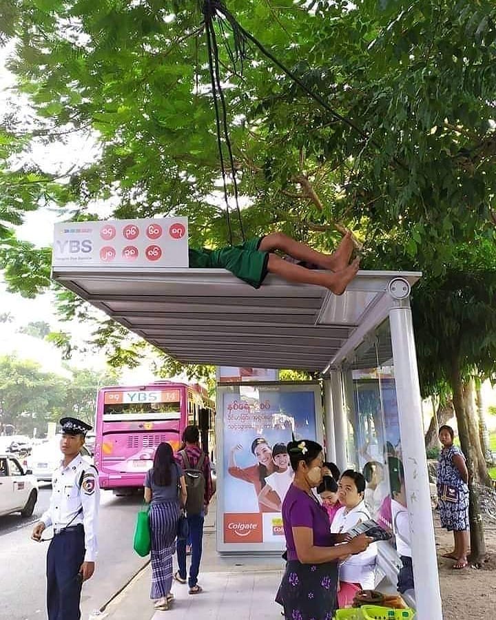 CUMA DI INDONESIA! 10 POTRET KELAKUAN ORANG NUMPANG INI BIKIN KAMU AUTO SENYUM LEBAR