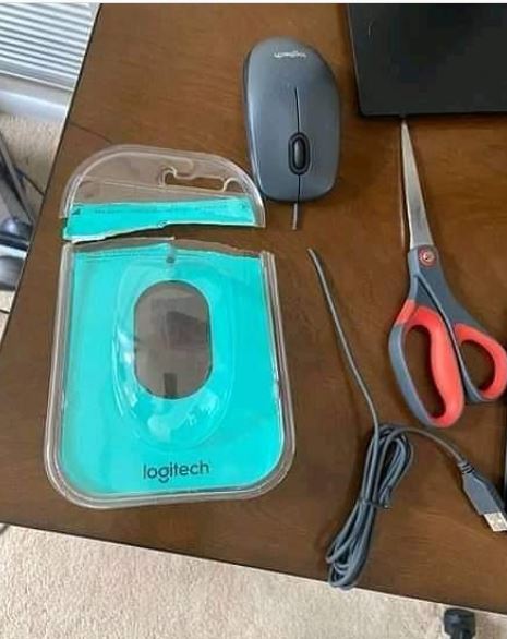 Potret lucu karya tukang reparasi komputer ini bikin tepok jidat