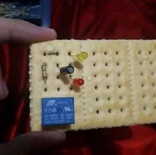 Potret lucu karya tukang reparasi komputer ini bikin tepok jidat