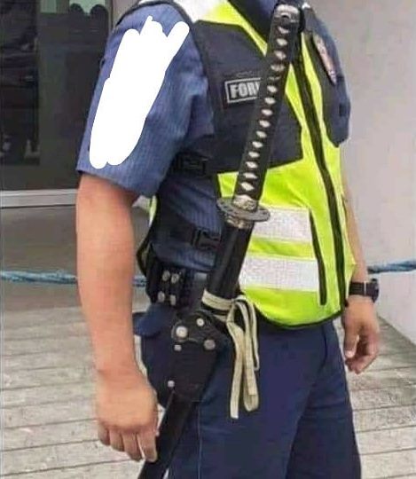 Kelakuan unik orang bawa pedang seperti ninja, bikin kamu ketawa ngakak