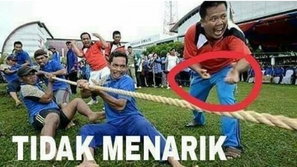 Meme jenaka lomba tarik tambang ini bikin ketawa ngakak Meme jenaka lomba tarik tambang ini bikin ketawa ngakak