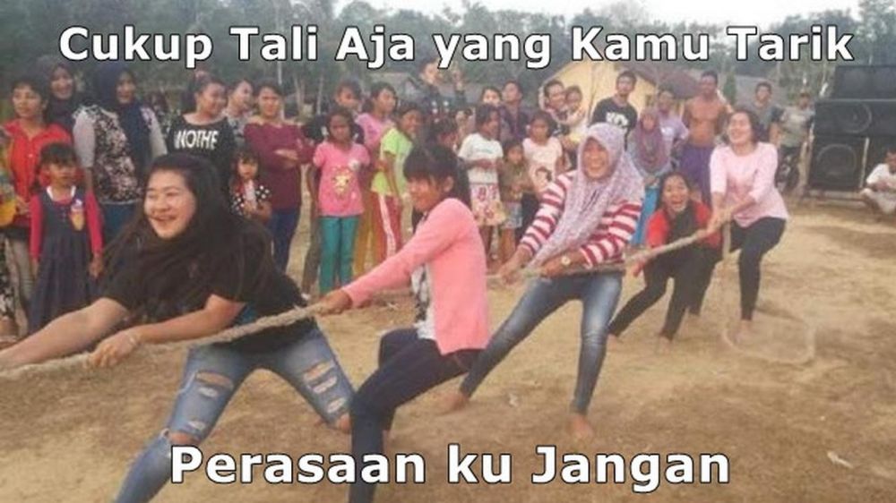 Meme jenaka lomba tarik tambang ini bikin ketawa ngakak Meme jenaka lomba tarik tambang ini bikin ketawa ngakak