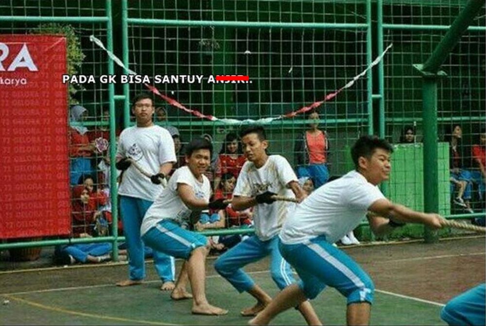 Meme jenaka lomba tarik tambang ini bikin ketawa ngakak Meme jenaka lomba tarik tambang ini bikin ketawa ngakak