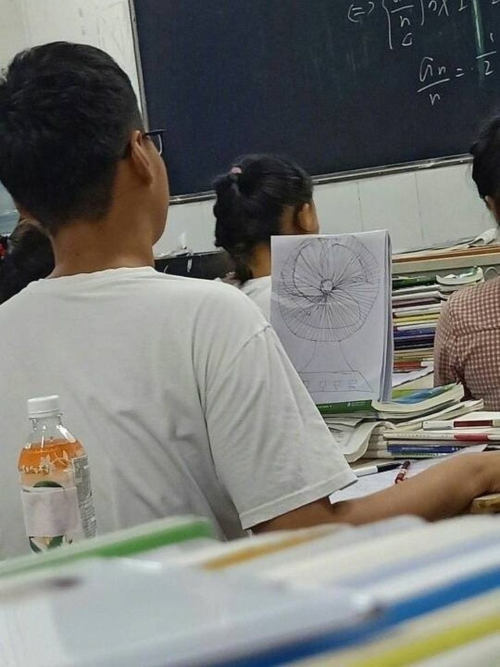 Potret orang gabut bertingkah absurd ini bikin anda ketawa ngakak Potret orang gabut bertingkah absurd ini bikin anda ketawa ngakak
