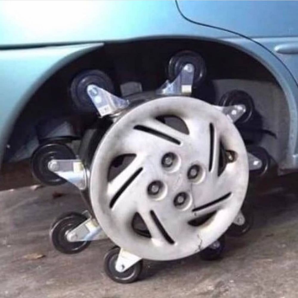 Bentuk roda mobil ini bentuknya antimainstream, bikin anda senyum tipis Bentuk roda mobil ini bentuknya antimainstream, bikin anda senyum tipis