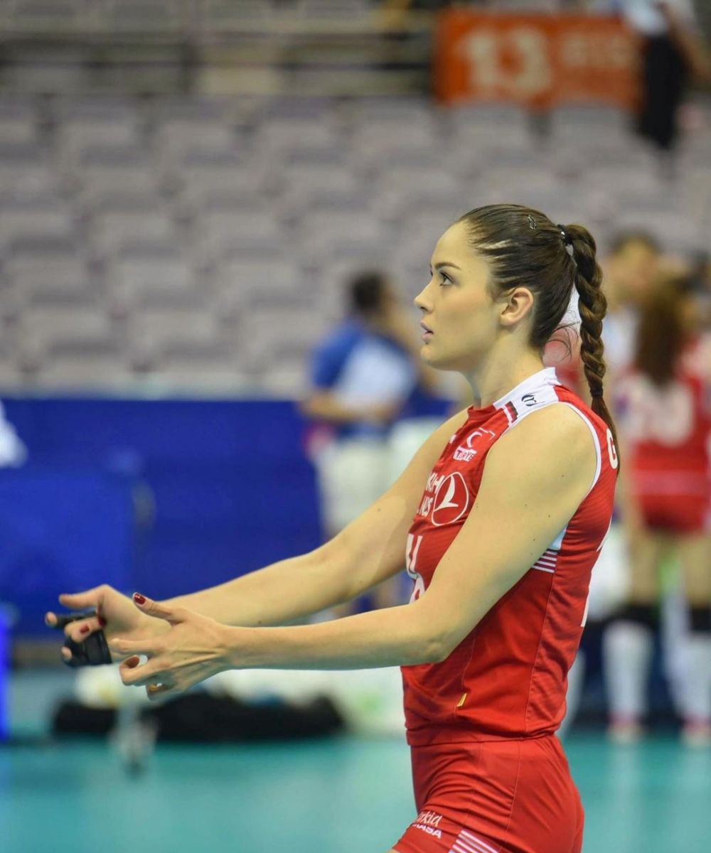 Pesona Zehra Gunes, Bidadari Tim Voli Turki di Olimpiade Tokyo 2020