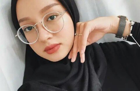 sista hijabers suka pakai kacamata? yuk intip style kekinian ini