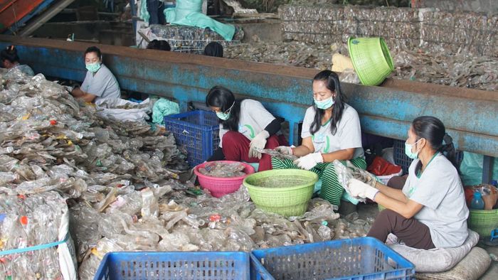 6 Tips Memulai Bisnis Daur Ulang Sampah Plastik yang Sering Diremehkan!