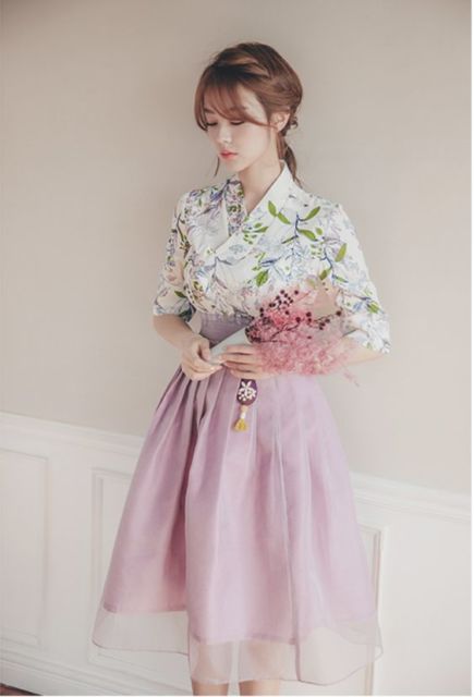 9 Potret Hanbok Modern Ala Korea; Cantik Buat Kondangan atau Acara Resmi Lainnya!