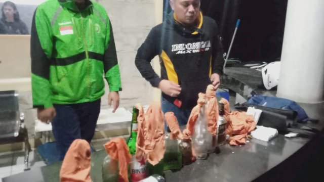 Demo Hardiknas di Makassar, Petugas Temukan Botol Bom Molotov Siap Pakai di Unhas