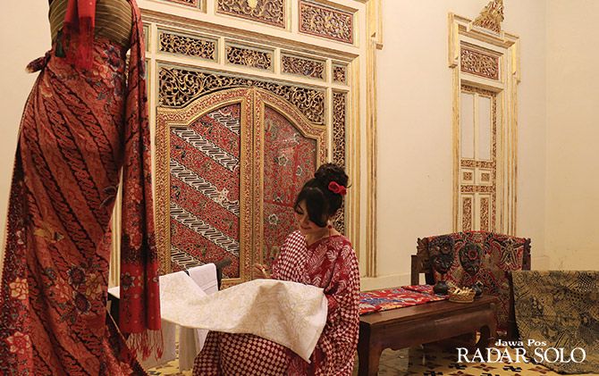 wisata-ke-ndalem-gondosuli-galeri-edukasi-dan-museum-batik-kekinian-di-solo