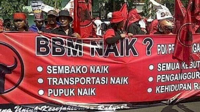 Viral Bagi-bagi Amplop Berlogo PDIP di Sumenep, Sang Politisi Bantah Tudingan Money 