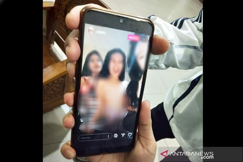 Heboh Video 3 Siswi SMA Telanjang Dada Di Instagram Live, Bukti Rusaknya Moral