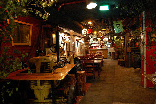 10 Cafe &amp; Restauran Terindah Dengan Design Interior 