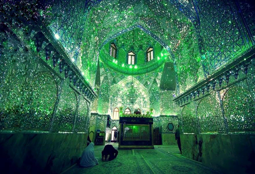 Masjid Shah Cheragh, Masjid yang Berselimutkan Permata Hijau yang Berkilau