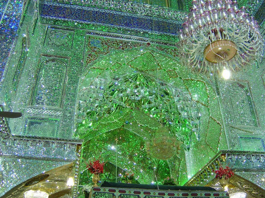 Masjid Shah Cheragh, Masjid yang Berselimutkan Permata Hijau yang Berkilau