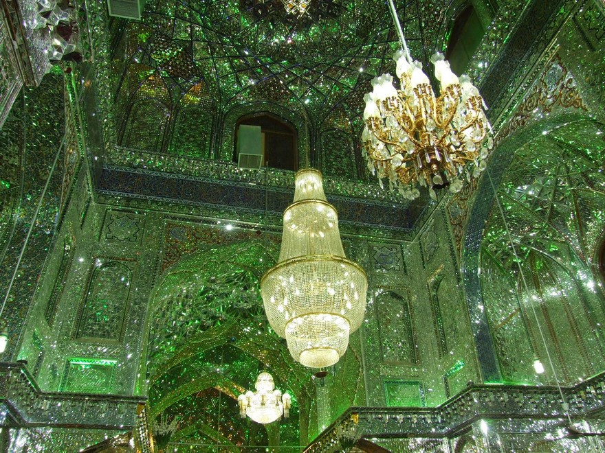 Masjid Shah Cheragh, Masjid yang Berselimutkan Permata Hijau yang Berkilau