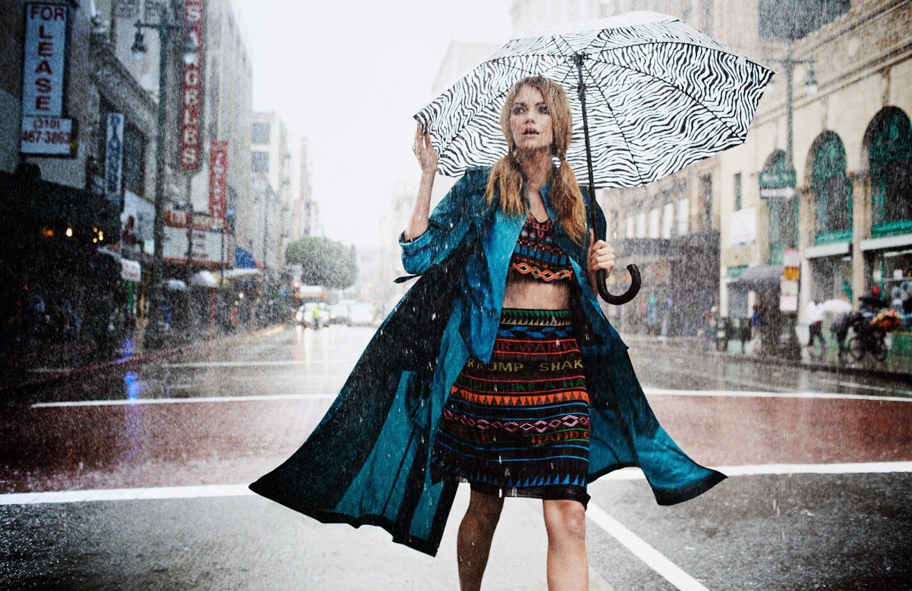 Harus Tahu, 13 Fashion Item yang Cocok Digunakan Pada Saat Musim Hujan