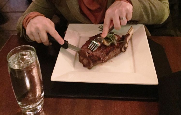 Duh Jangan Keseringan Makan Steak Deh Gan, Nanti Kena Penyakit Ini..
