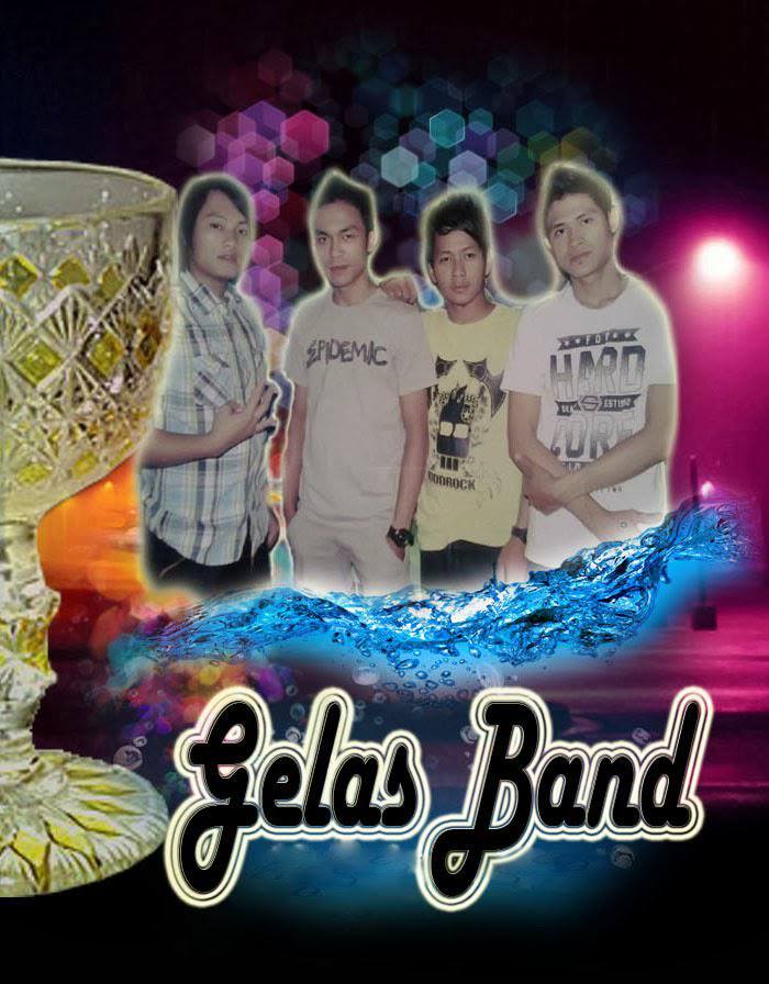20 Nama band Indonesia ini nyentrik abis, fotonya malah bikin ngakak
