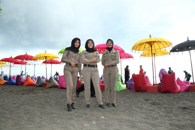 Pantai Syariah Banyuwangi Tercoreng Perilaku Tak Syariah