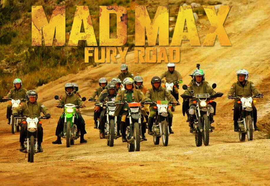 10 Editan foto Jokowi saat naik motor trail ini kocak abis