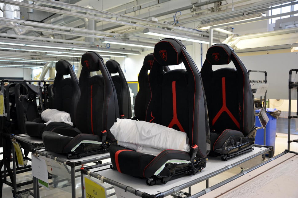 15 Foto di balik proses pembuatan mobil Lamborghini