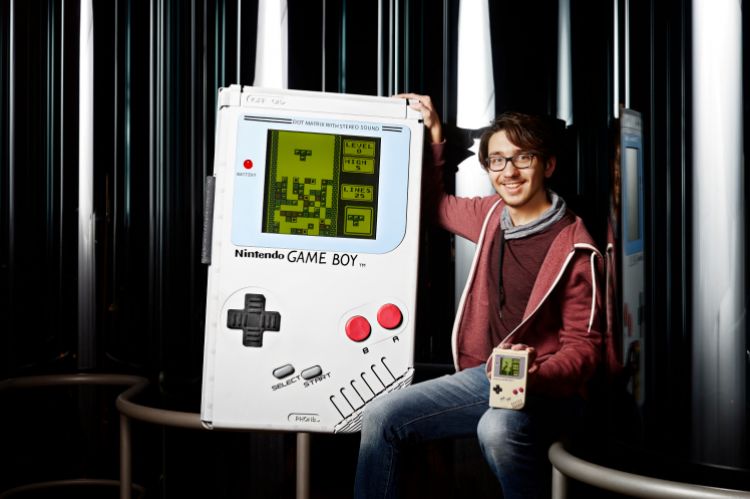 Main Tetris Di Gameboy Terbesar Di Dunia
