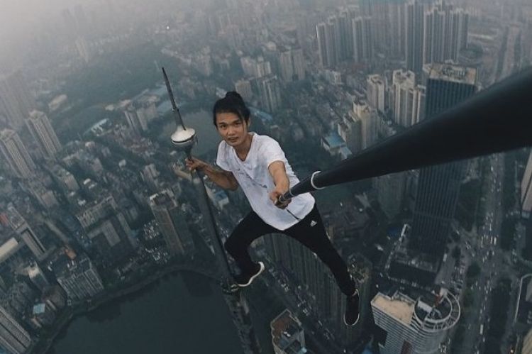 R.I.P Wu Yongning, Rooftopper Asal China