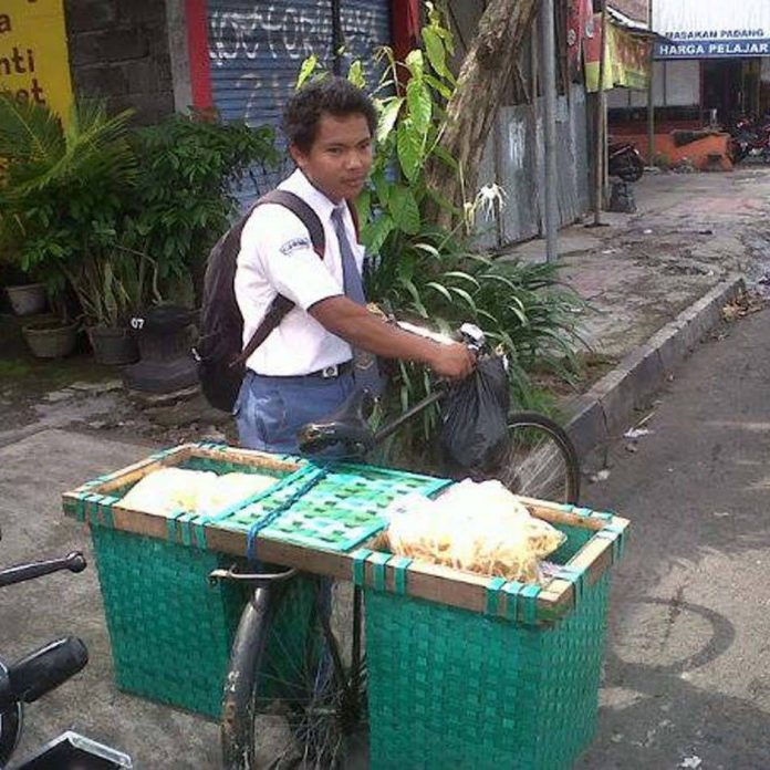 5 Potret lain kids zaman now tak kenal gengsi, layak tuai pujian