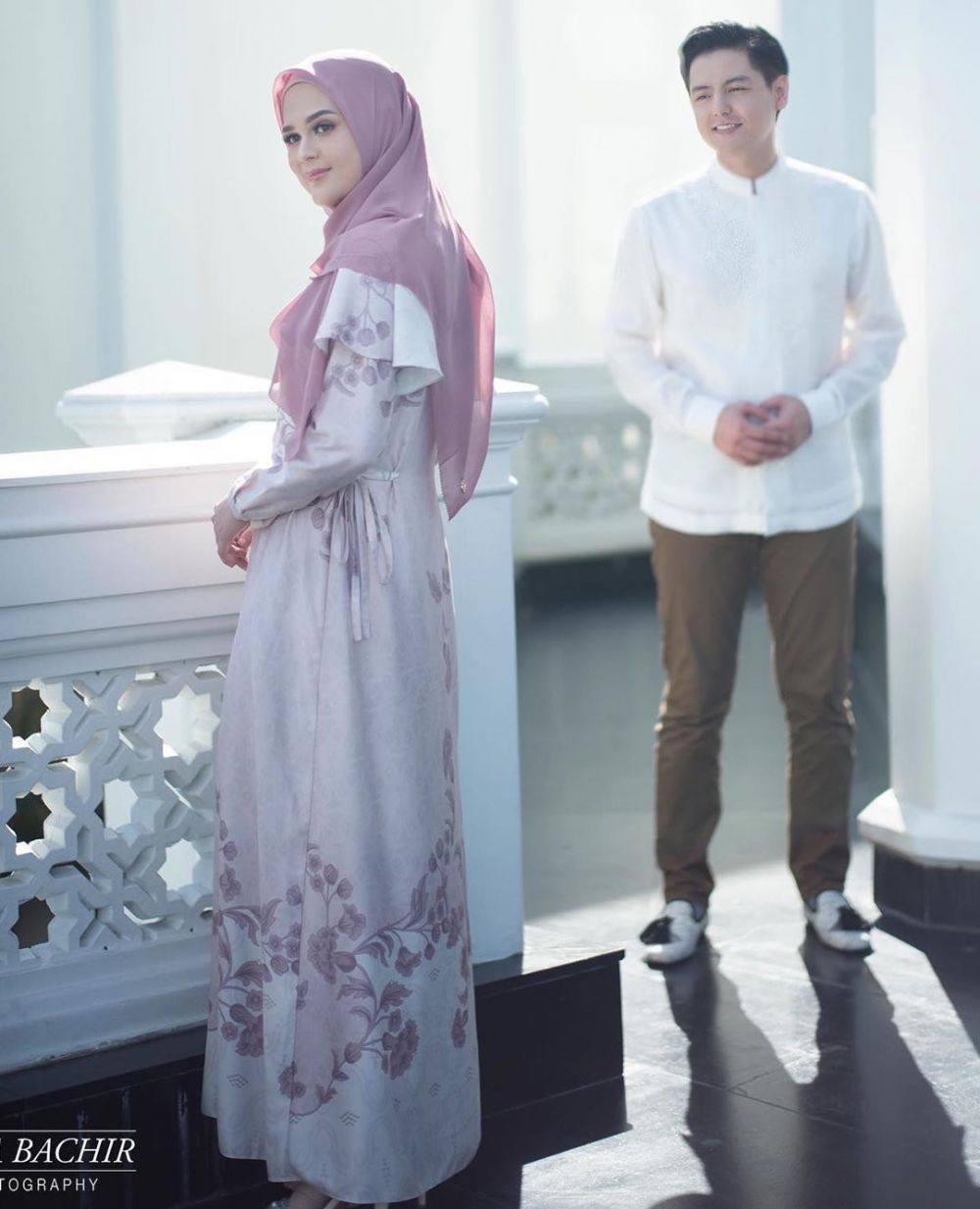 Tanpa bersentuhan, prewedding 8 pasang seleb ini tetap romantis