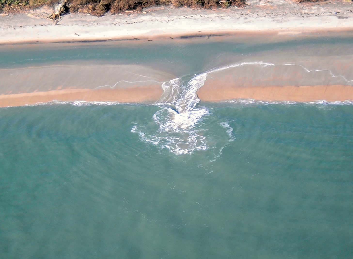 Tak Hanya Rip Current, Fenomena Undertow Juga Membahayakan Pengunjung Pantai!