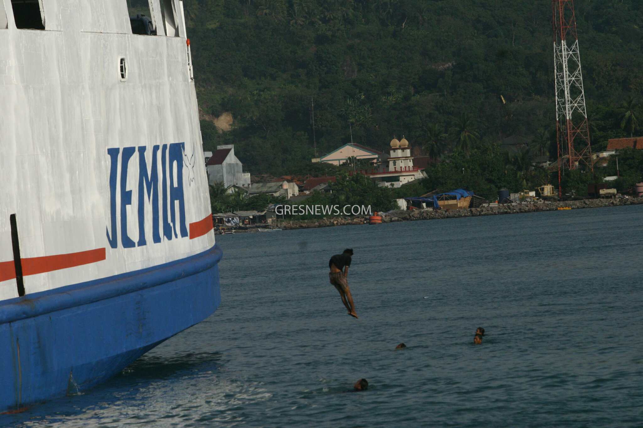 Potret Kehidupan Anak Silem Di Pelabuhan Merak, Banten