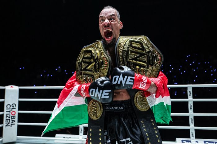 ONE Championship &ndash; Sam-A Menggila di Usia 42, Libas Petarung yang Jauh Lebih Muda