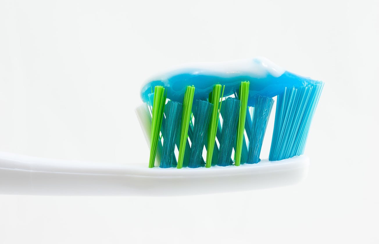 penjelasan-mengenai-penggunaan-pasta-gigi-sebagai-obat-jerawat-fakta-dan-mitosnya