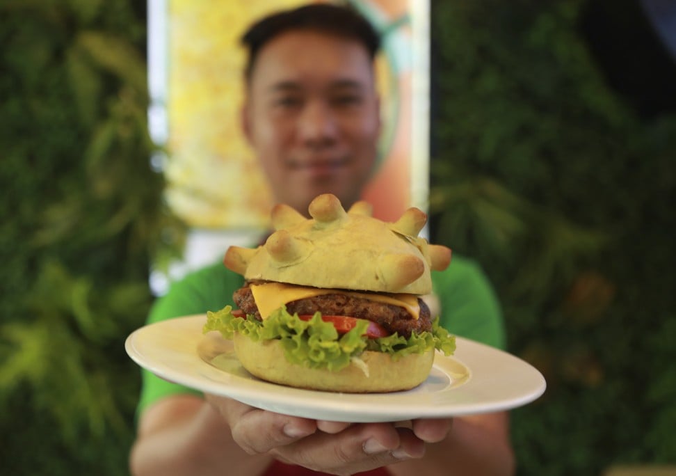 Gak Cuma Indonesia Yang Ngeremehin Corona, Di Vietnam Corona Malah Dijadiin Burger!