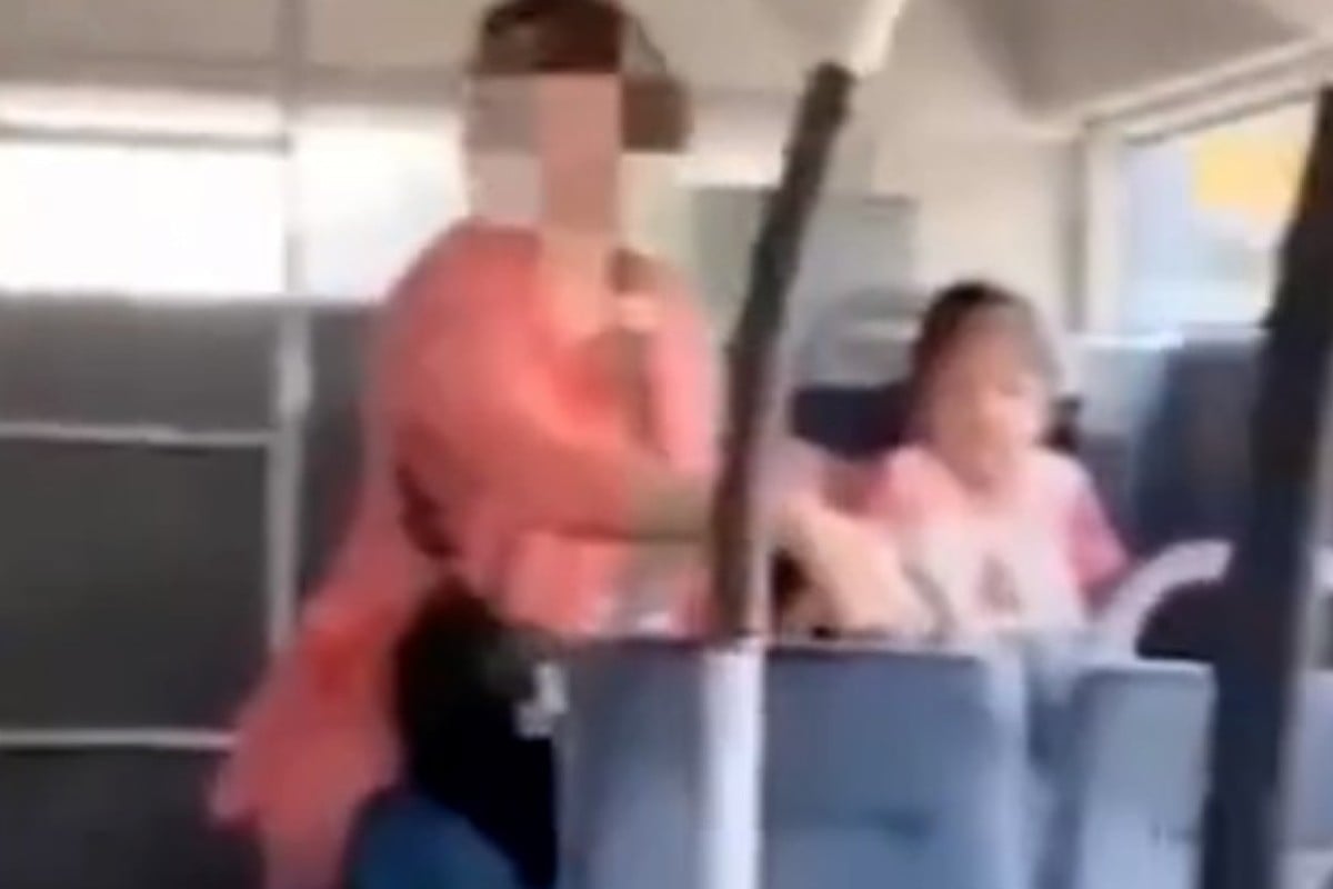 Chinese child defecates on bus, causing social media stink