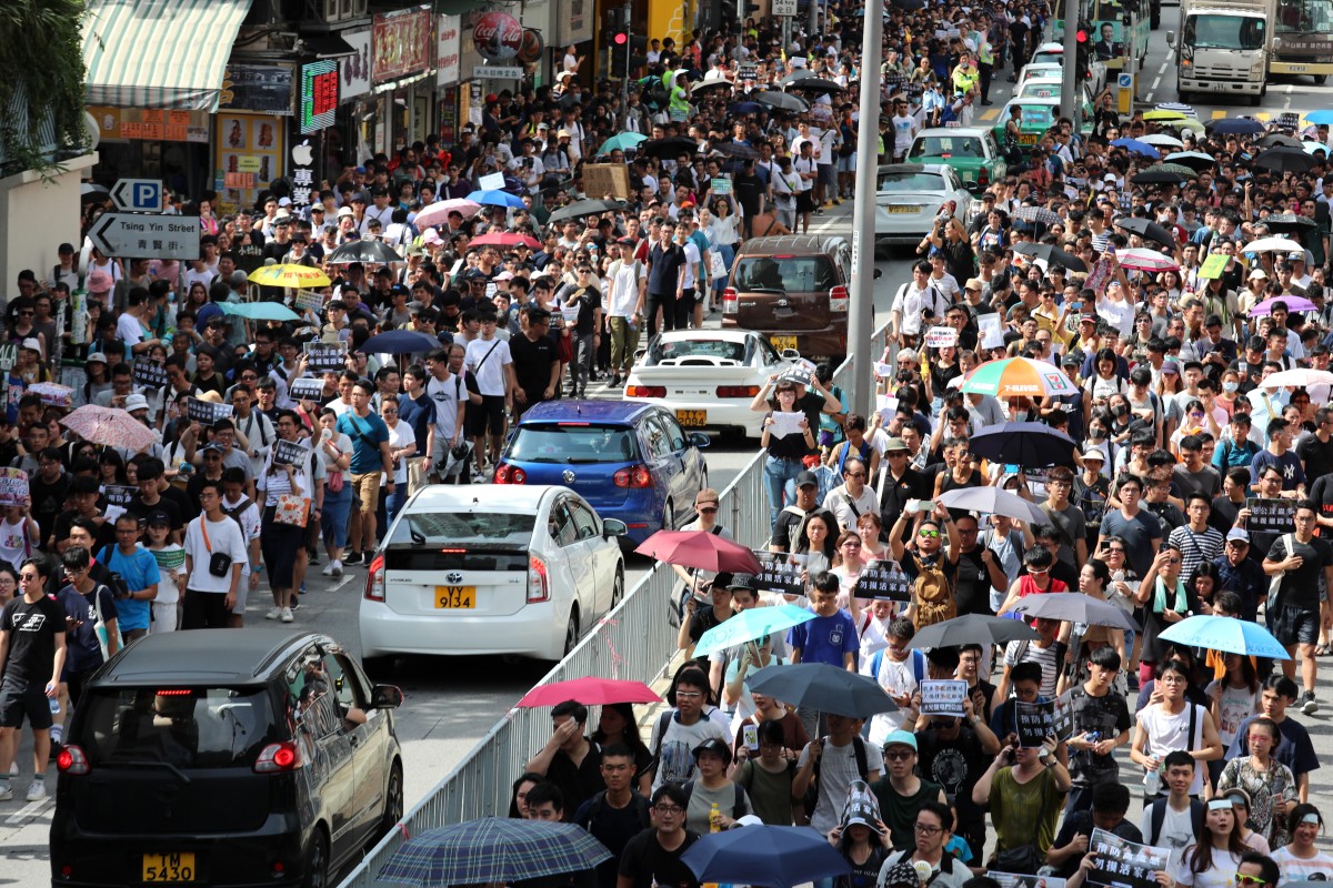 Large crowd gathers in Hong Kong to protest against noisy middle-aged