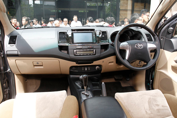 Toyota Fortuner G 4x4 VNT Diesel - Line Up Baru