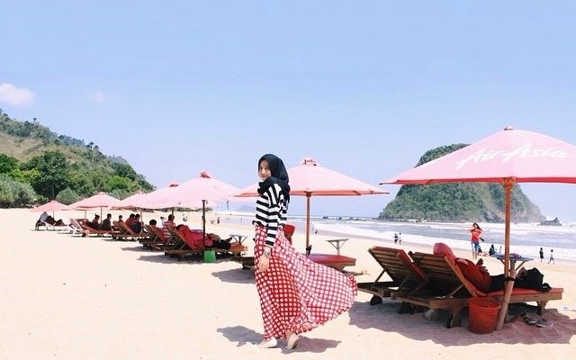sista hijabers suka ke pantai ? ini referensi style hijab 2019 yang pas.