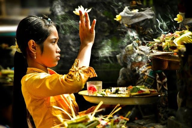 Mengenal 5 Aktivitas Umat Hindu Sehari-hari di Bali