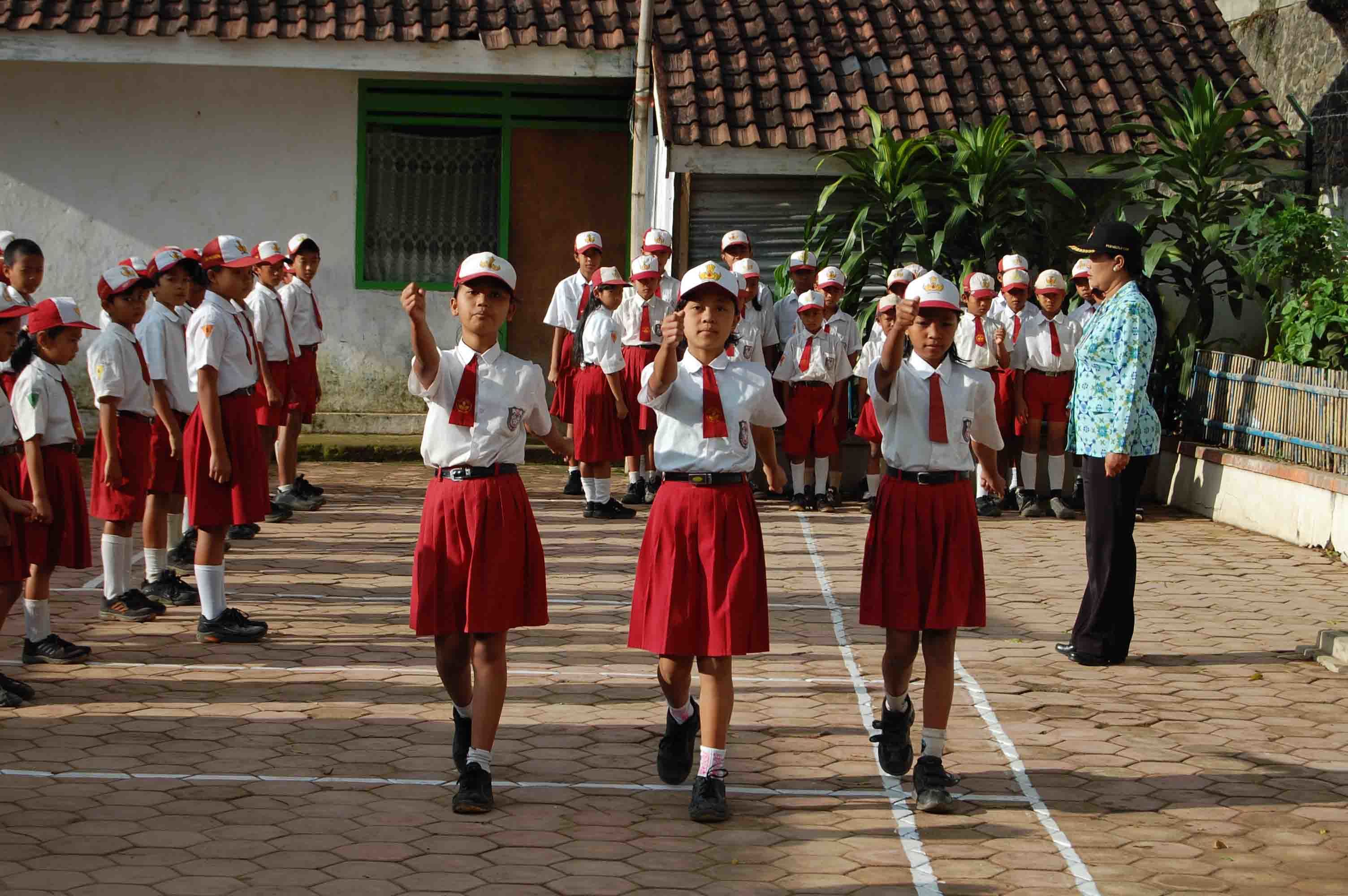 22 Momen Ngangenin Saat SD, Mana Yang Paling Berkesan?
