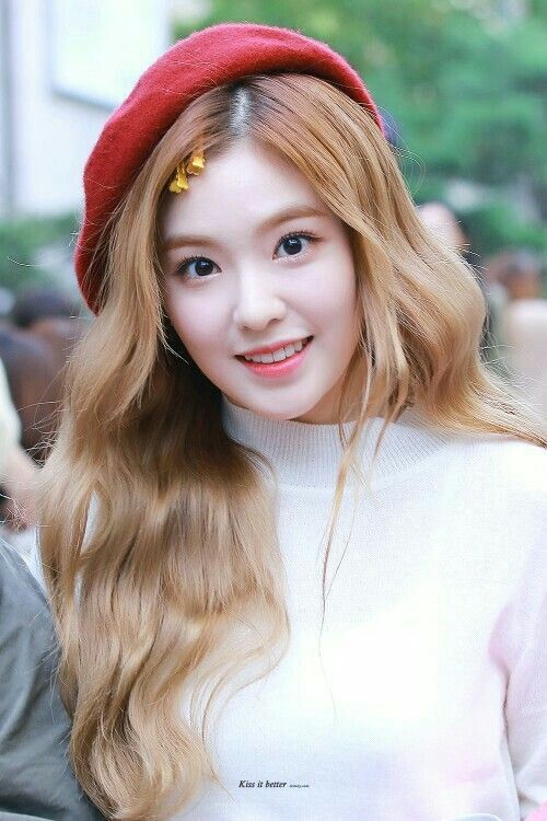 Idol kpop ini memiliki kulit yang lebih putih dari anggota lainnya