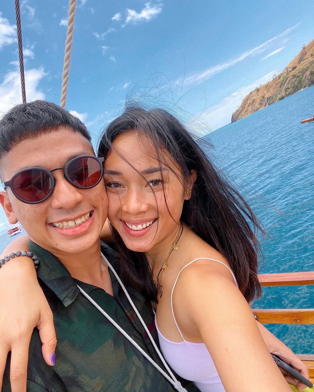 Seru Banget, 10 Potret Liburan Ayla Dimitri dan Suami di Labuan Bajo
