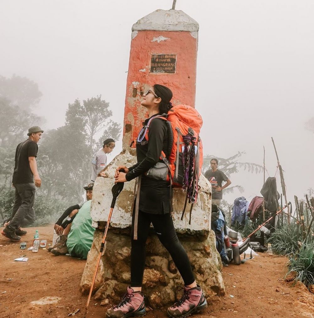 10 Potret Debi Sagita Ketika Di Gunung Yang Perlu Ditiru
