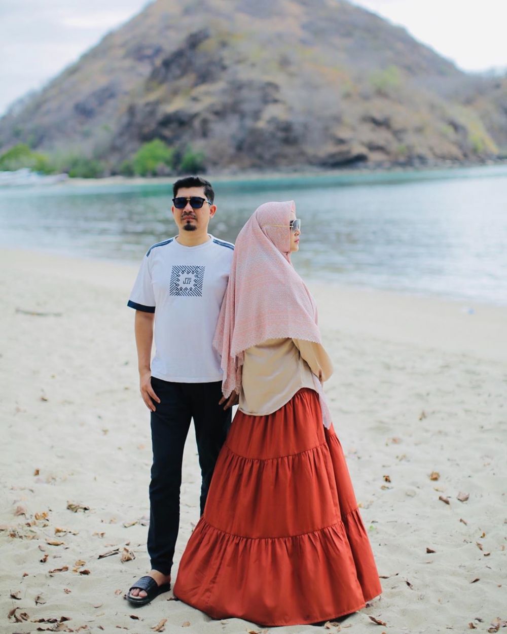 Bak Honeymoon, 10 Potret Mesra Ustaz Solmed dan April di Labuan Bajo 